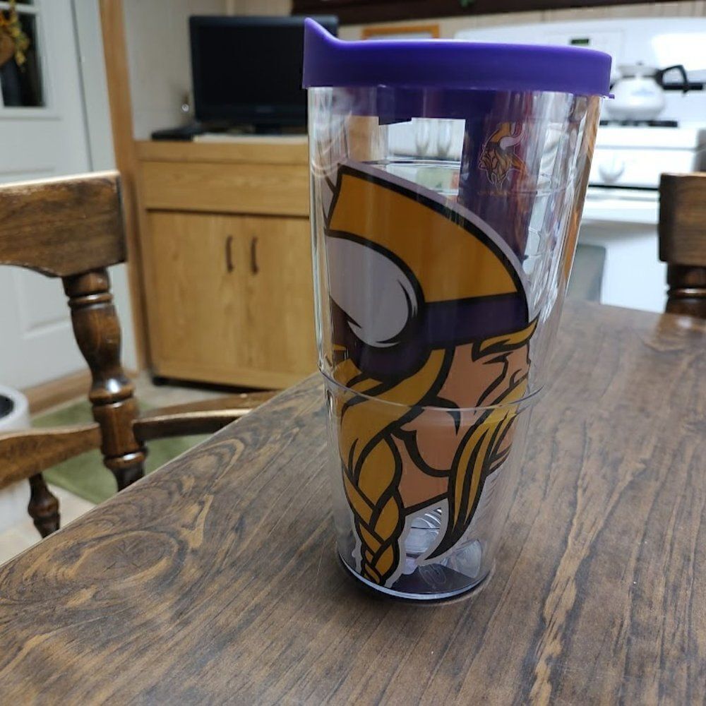New Tervis Minnesota Vikings Double Wall Insulated Tumbler With Lid 24 oz.